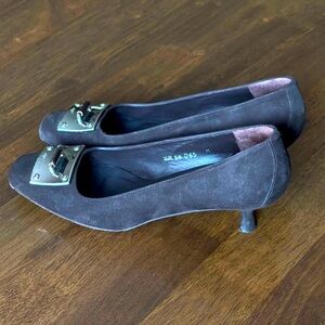 Donald J Pliner 6.5 M Brown Suede Shoes Pump Low Kitten Heel Silver Buckle Spain